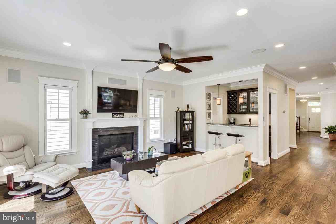 312 Pine St - Photo 4 of 30