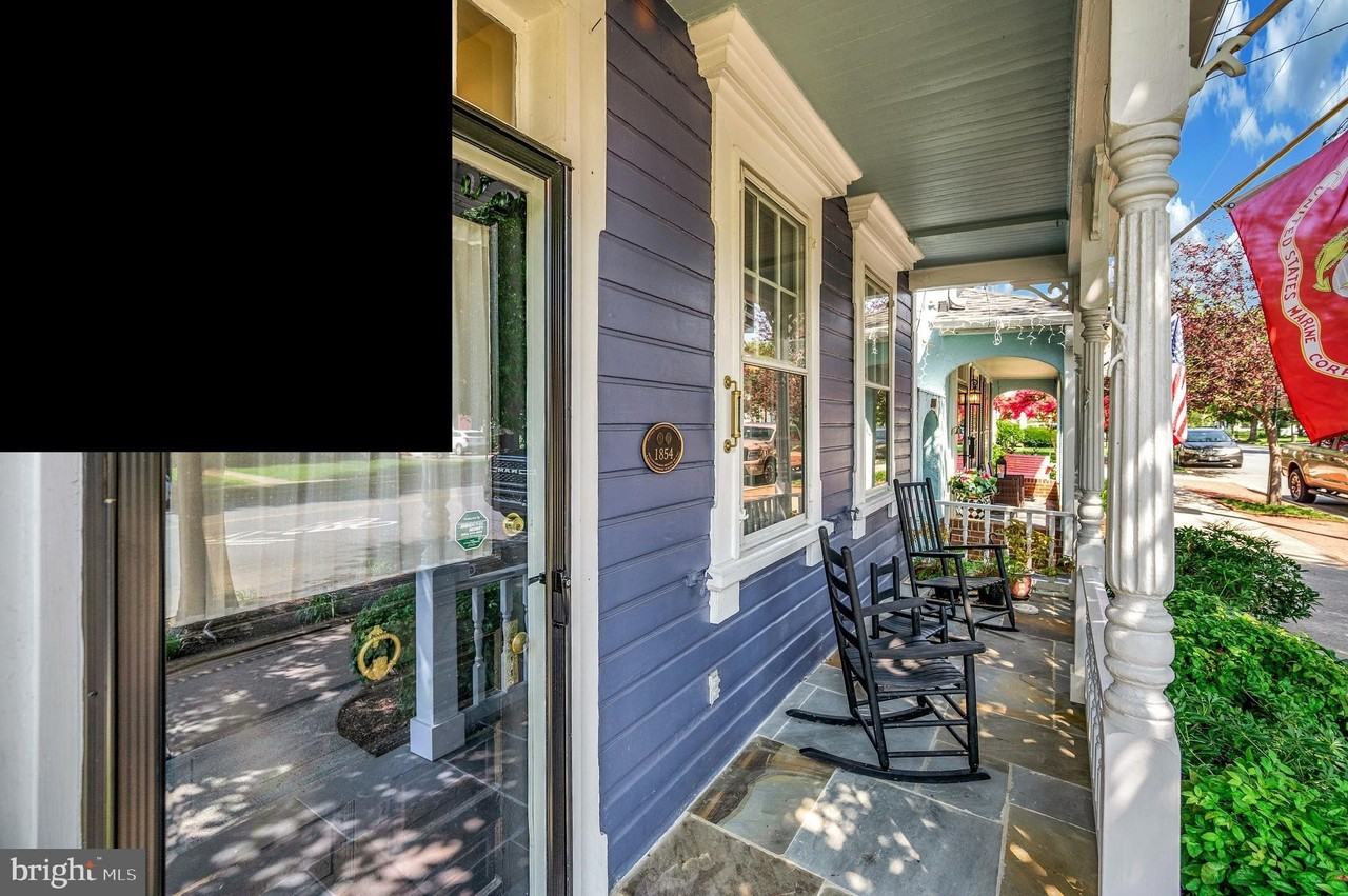 1102 Prince Edward St - Photo 2 of 31