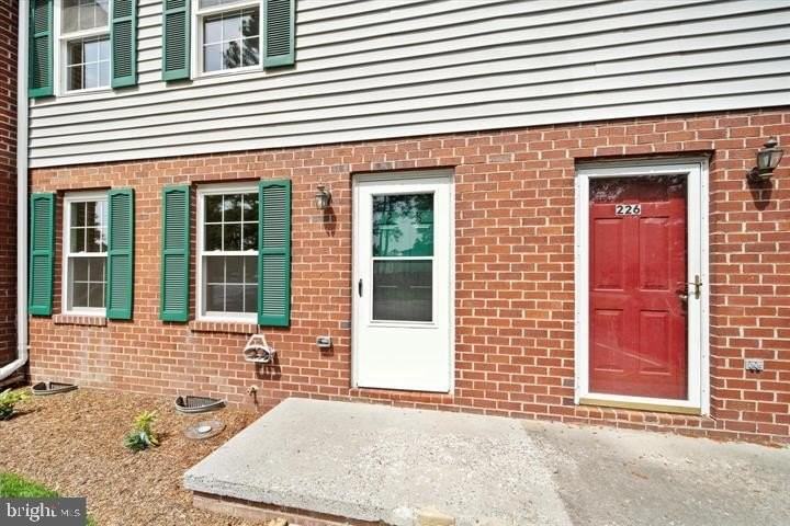 228 Carroll Dr - Photo 2 of 32