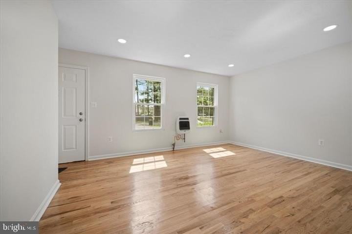 228 Carroll Dr - Photo 4 of 32