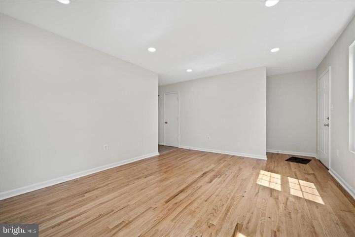 228 Carroll Dr - Photo 5 of 32