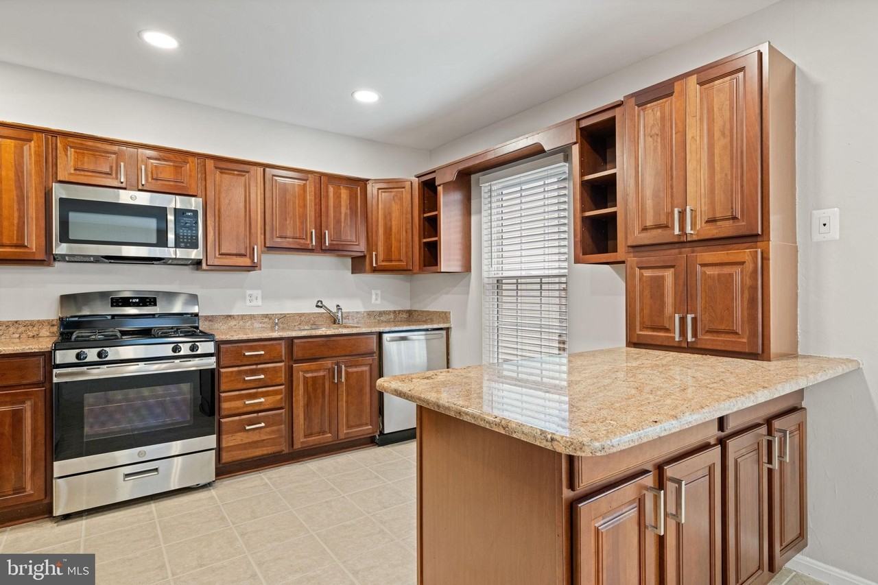 7867 Wintercress Ln - Photo 4 of 45