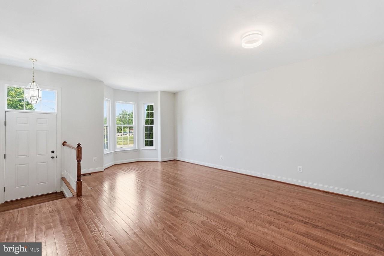 8727 Chorley Way - Photo 3 of 29