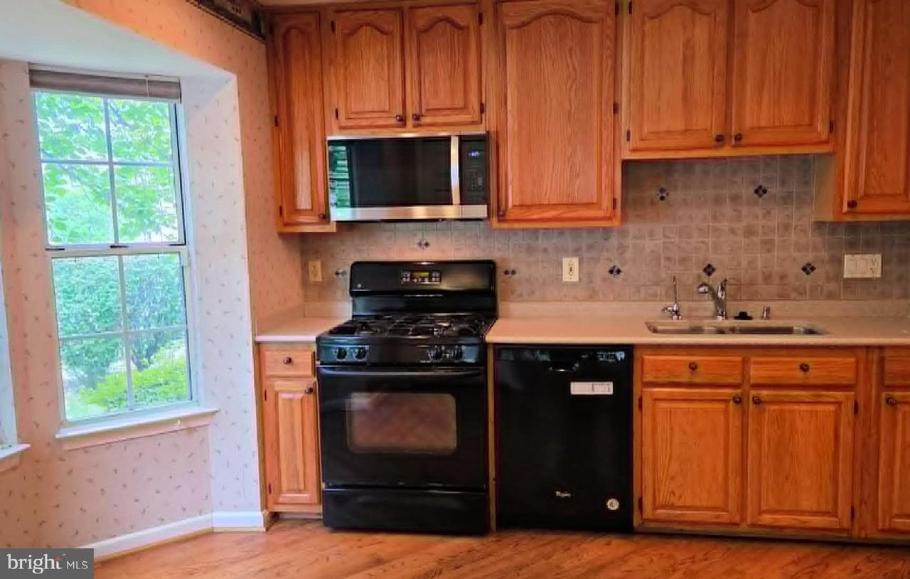 16853 Capon Tree Ln - Photo 3 of 31