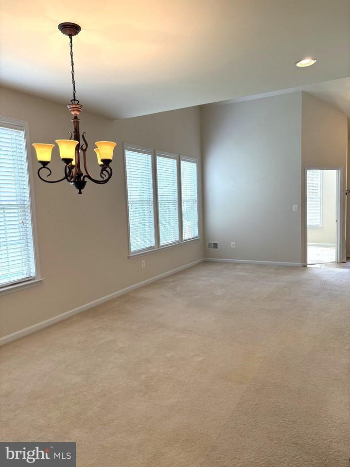 13724 Fieldstone Way - Photo 6 of 32