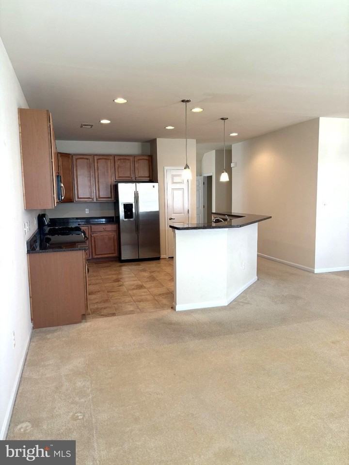 13724 Fieldstone Way - Photo 7 of 32