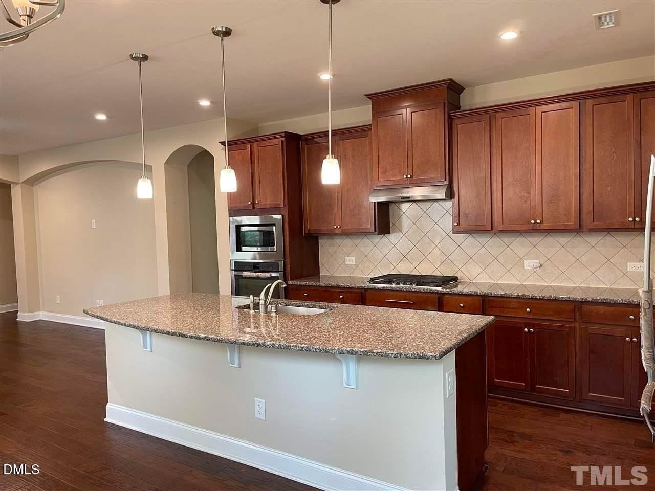 811 Rymark Ct - Photo 7 of 21