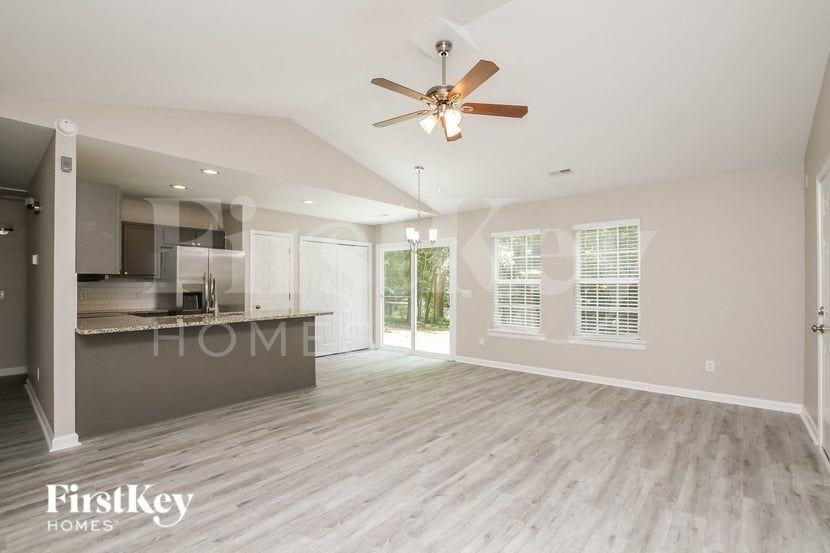 128 Lismark Dr - Photo 3 of 15