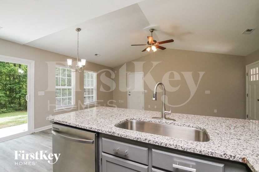 128 Lismark Dr - Photo 6 of 15