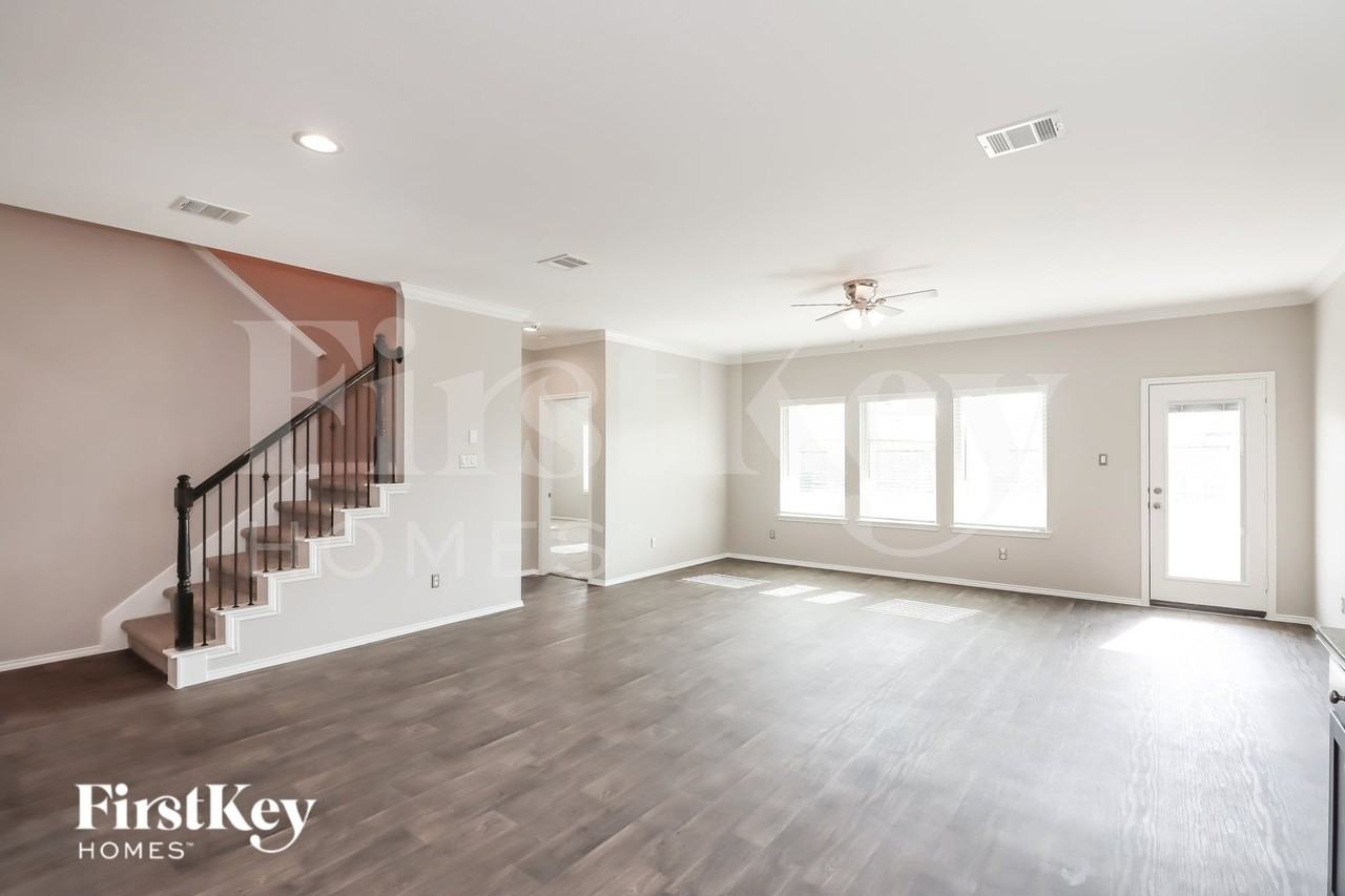 4407 Follina Trl - Photo 3 of 15