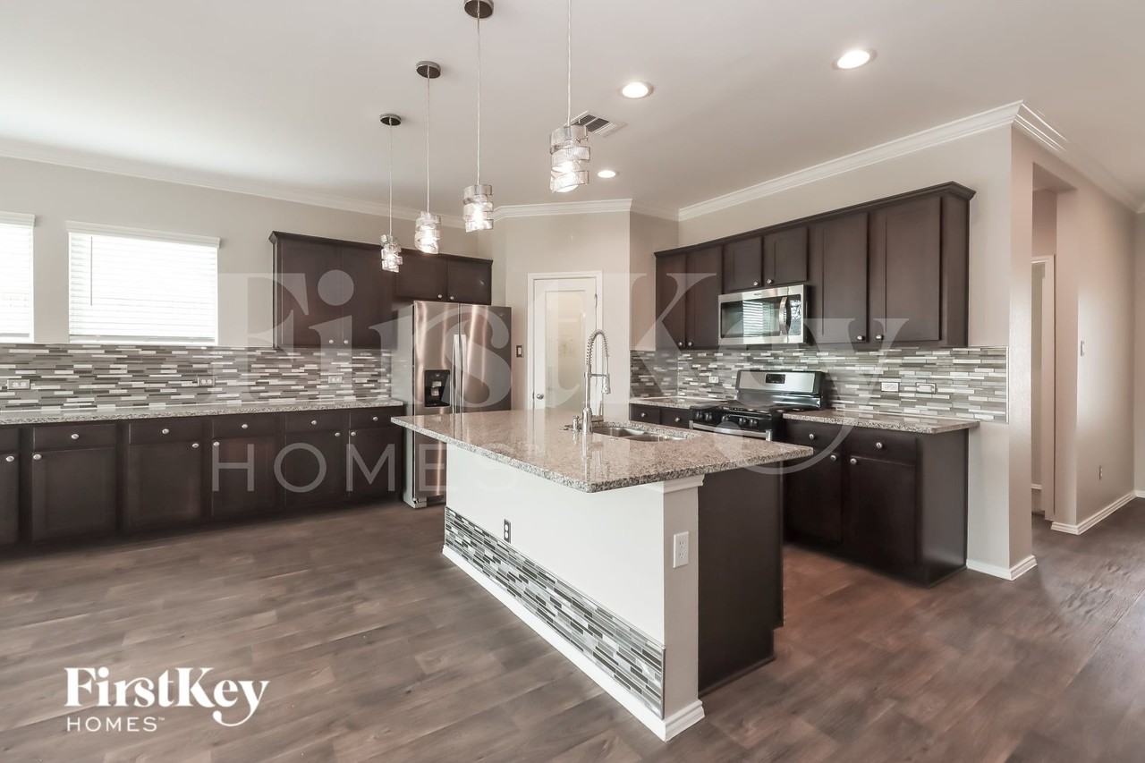 4407 Follina Trl - Photo 5 of 15