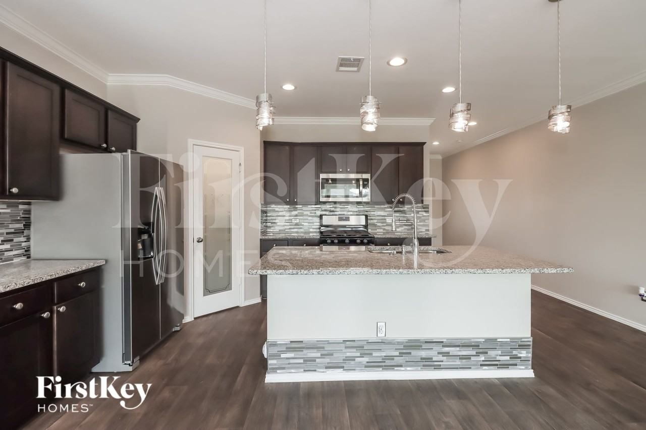 4407 Follina Trl - Photo 6 of 15