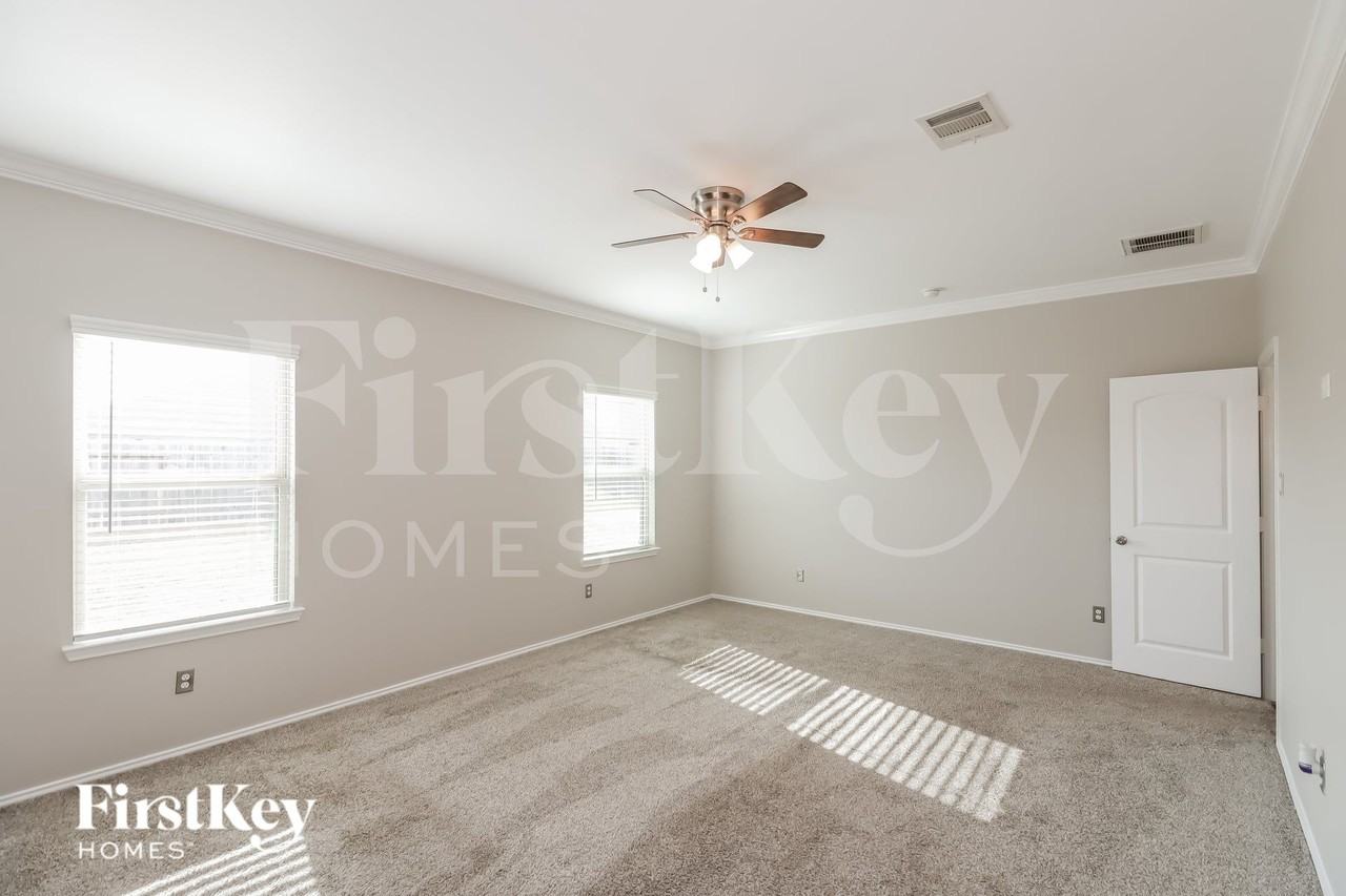 4407 Follina Trl - Photo 7 of 15