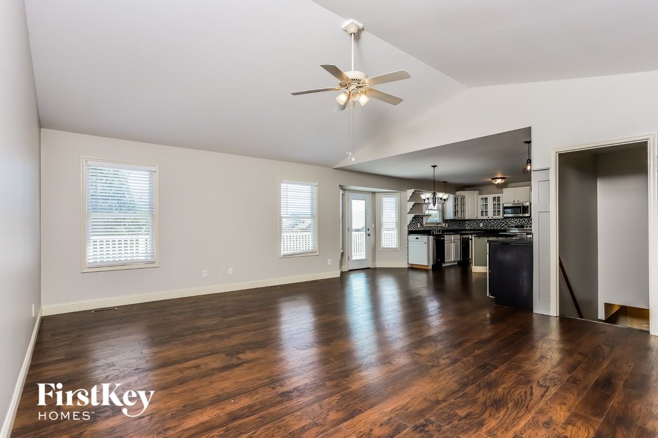 3845 Bedford Pointe Dr - Photo 2 of 15