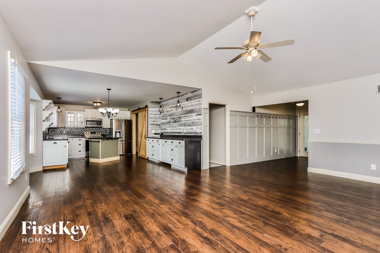 3845 Bedford Pointe Dr - Photo 3 of 15