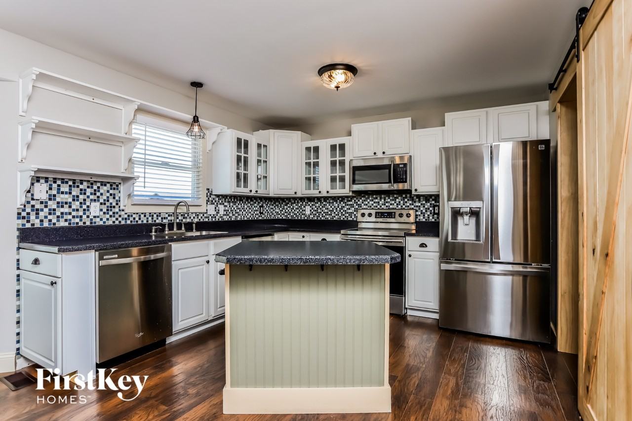 3845 Bedford Pointe Dr - Photo 5 of 15