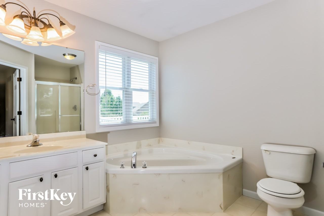 3845 Bedford Pointe Dr - Photo 7 of 15