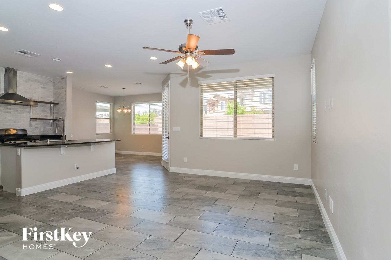 5439 Funks Grove Ln - Photo 5 of 15