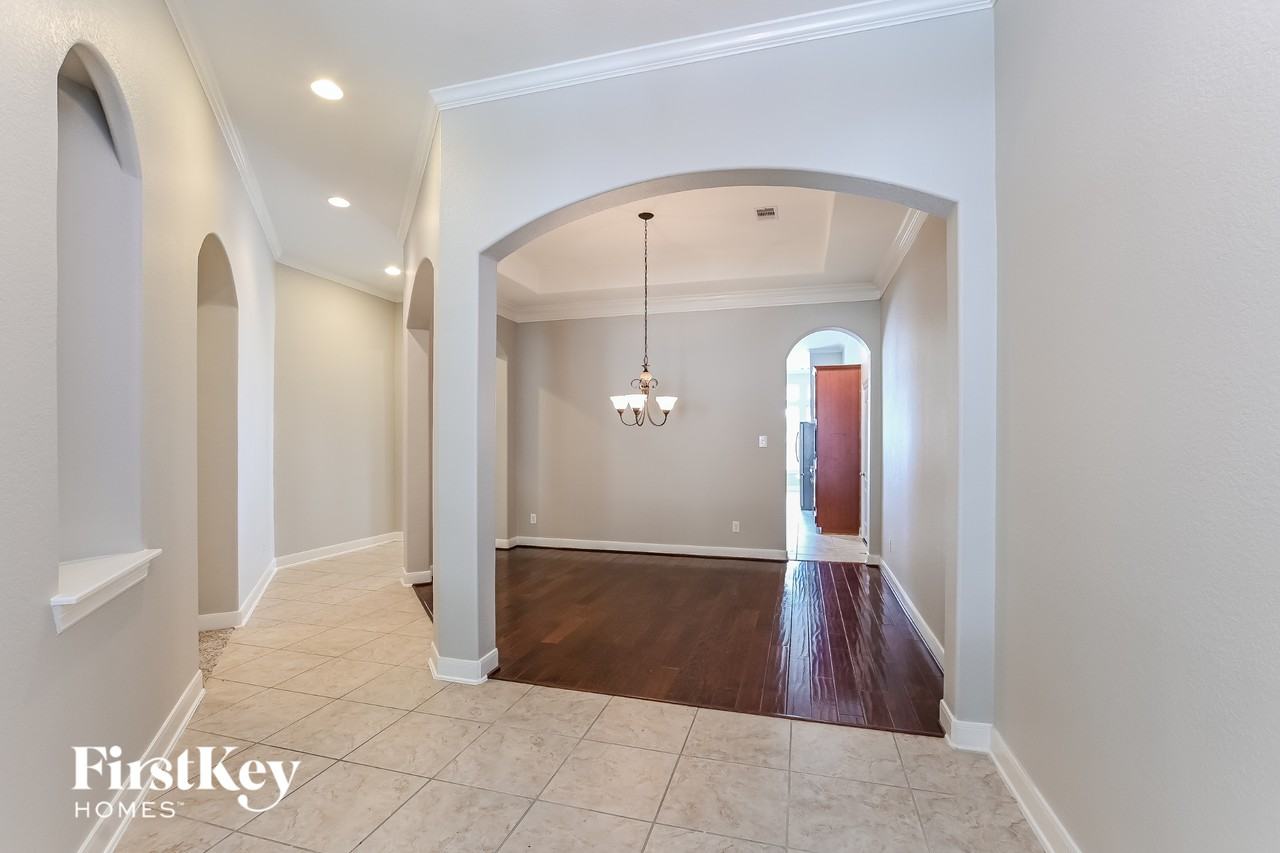 1934 Graystone Hills Dr - Photo 2 of 15