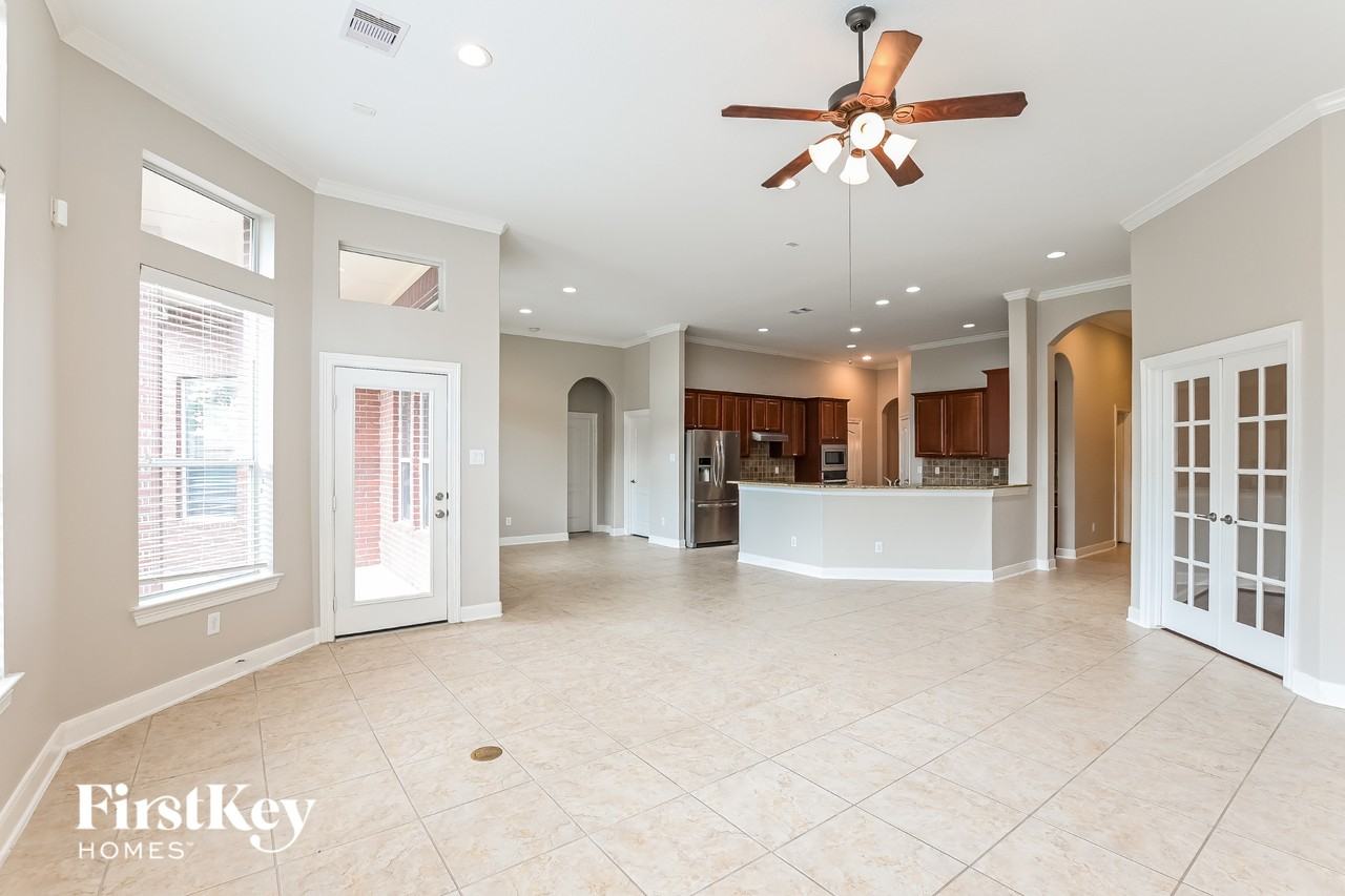 1934 Graystone Hills Dr - Photo 4 of 15