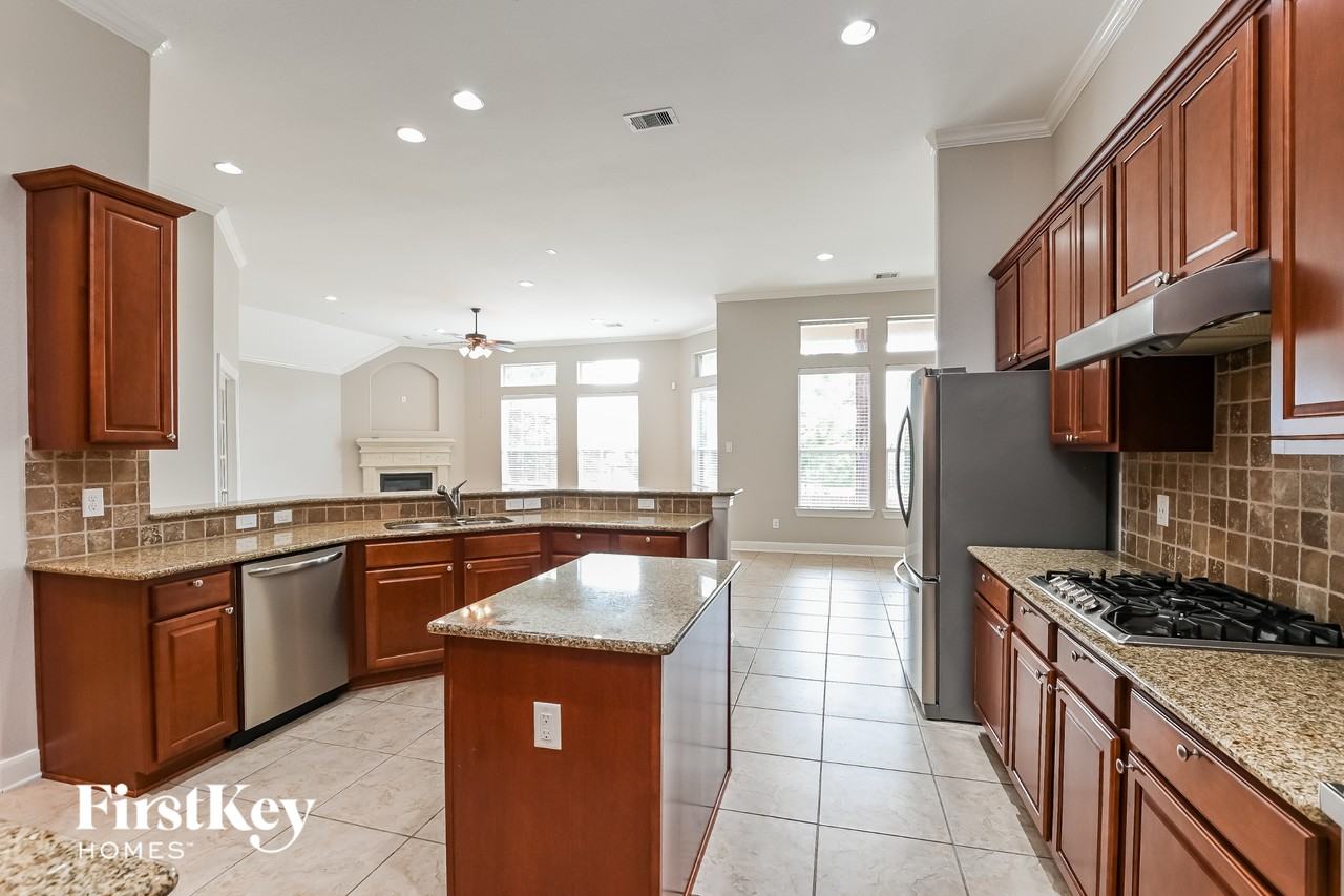 1934 Graystone Hills Dr - Photo 5 of 15