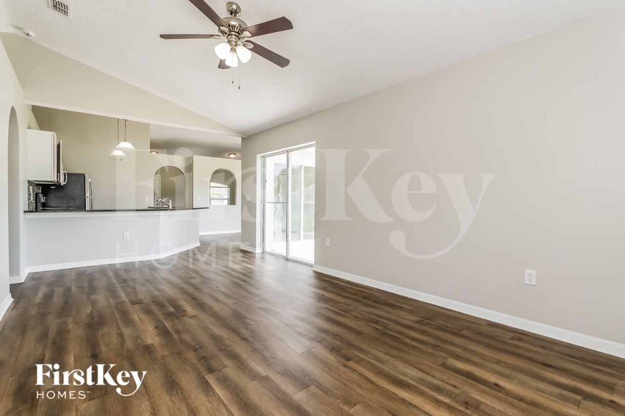 817 Grantham Dr - Photo 2 of 16