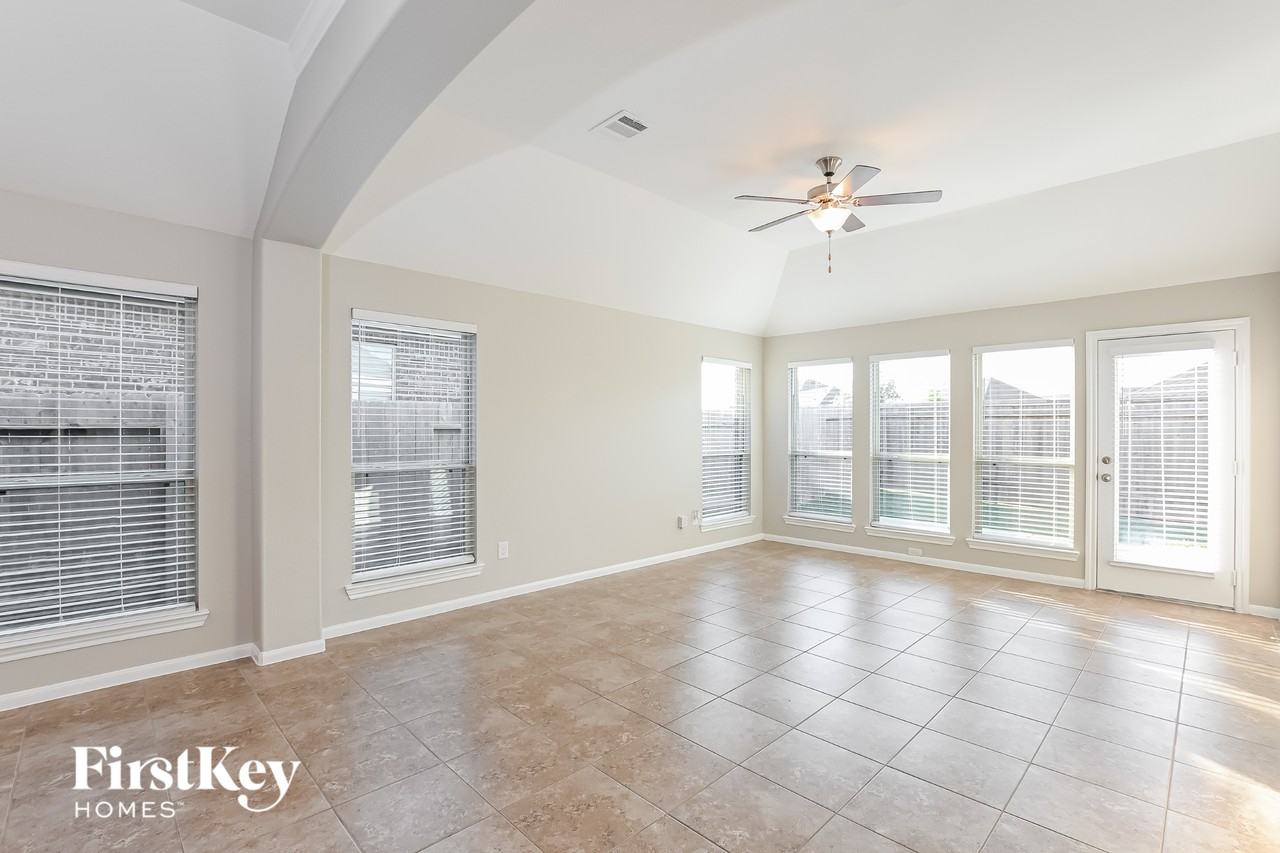 31206 Harmony Falls Ct - Photo 3 of 15