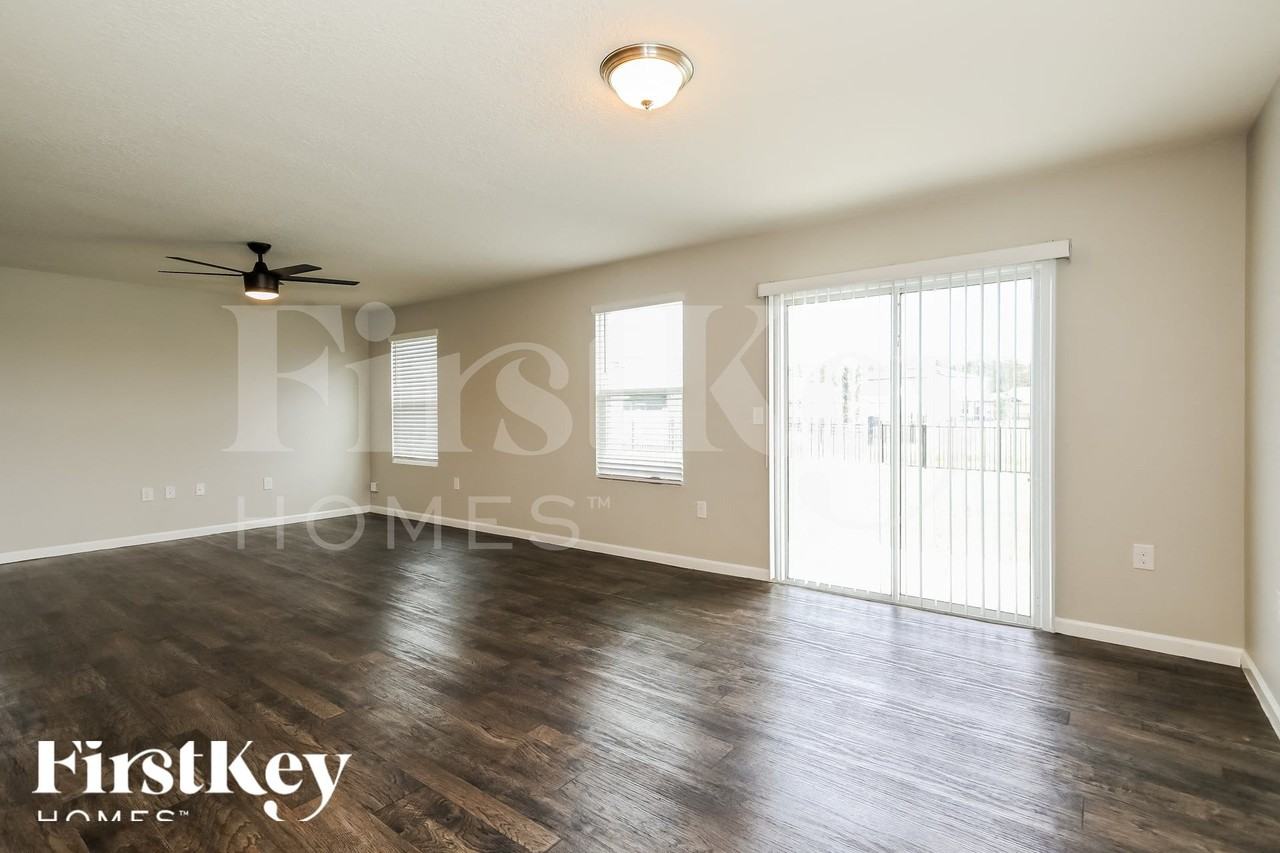 6919 Sandle Dr - Photo 4 of 15
