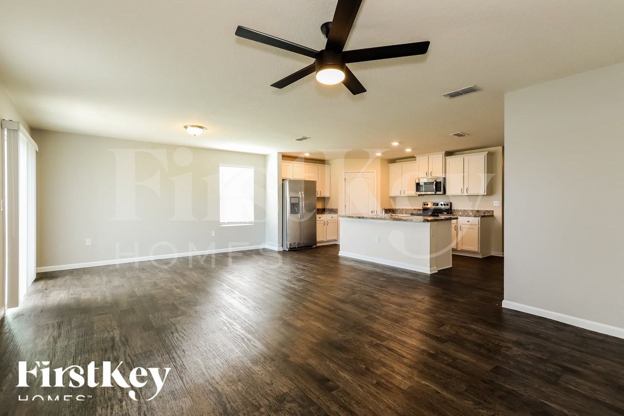 6919 Sandle Dr - Photo 5 of 15