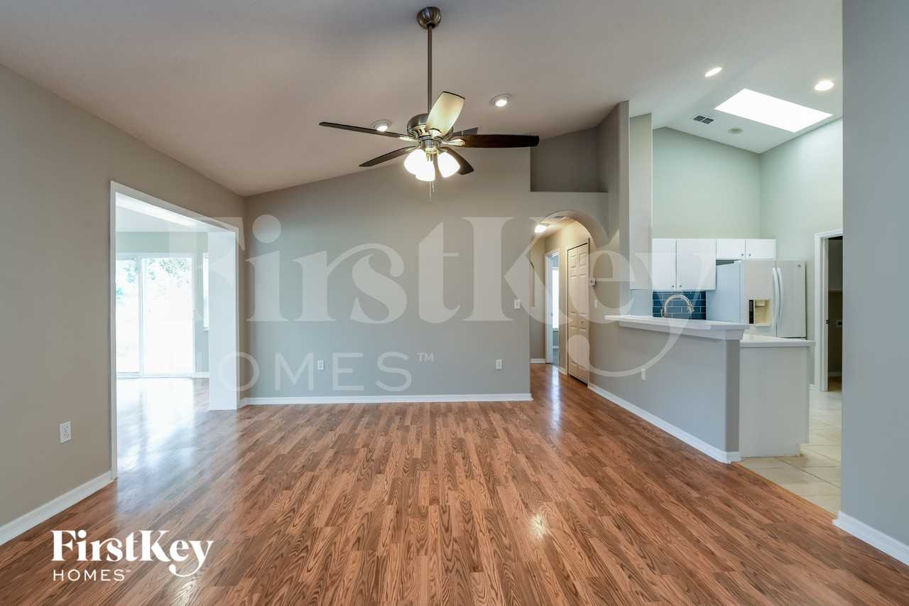15105 Greater Groves Blvd - Photo 3 of 16