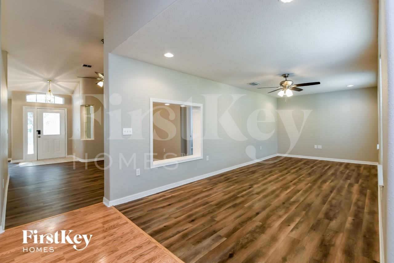 15105 Greater Groves Blvd - Photo 4 of 16