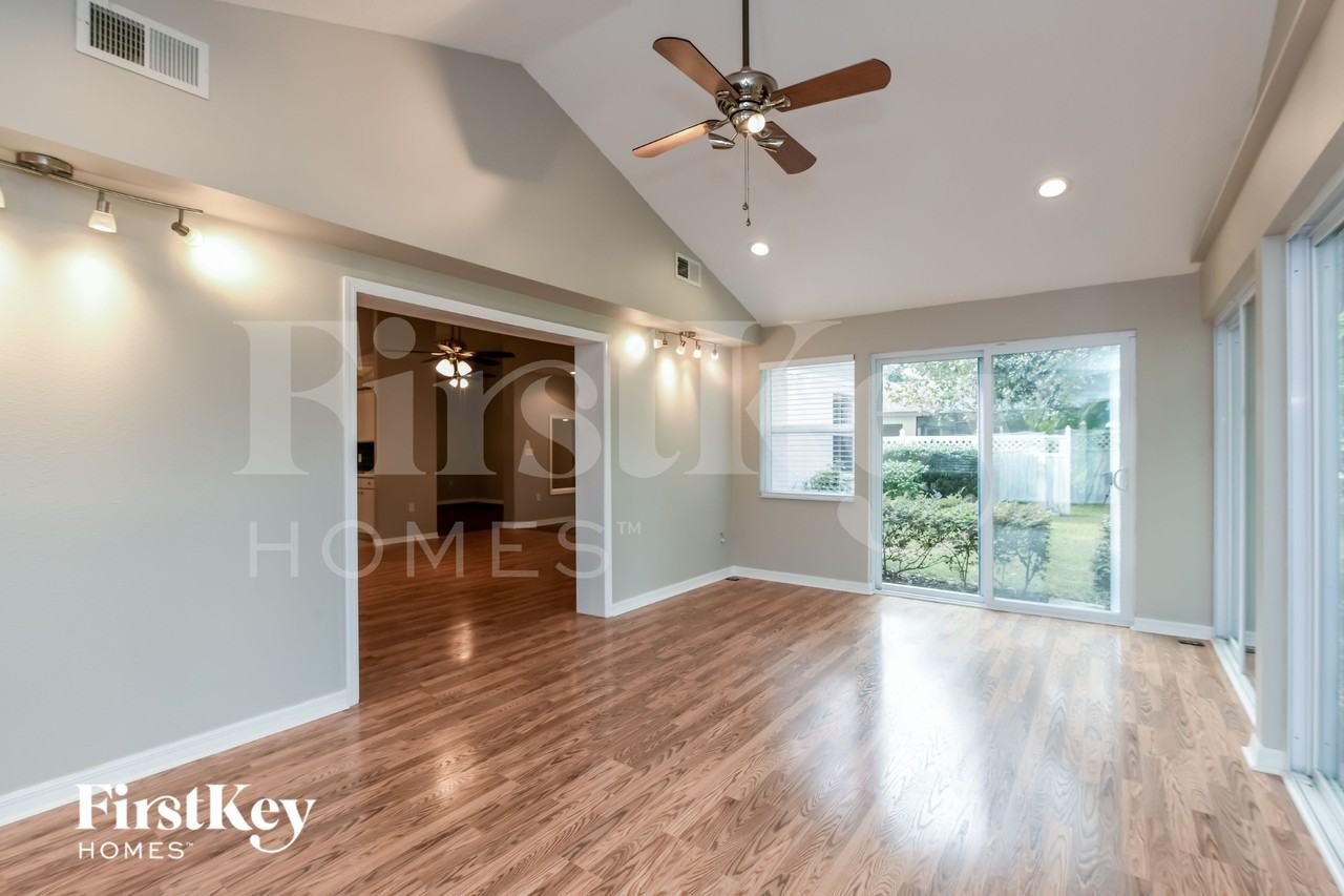 15105 Greater Groves Blvd - Photo 5 of 16