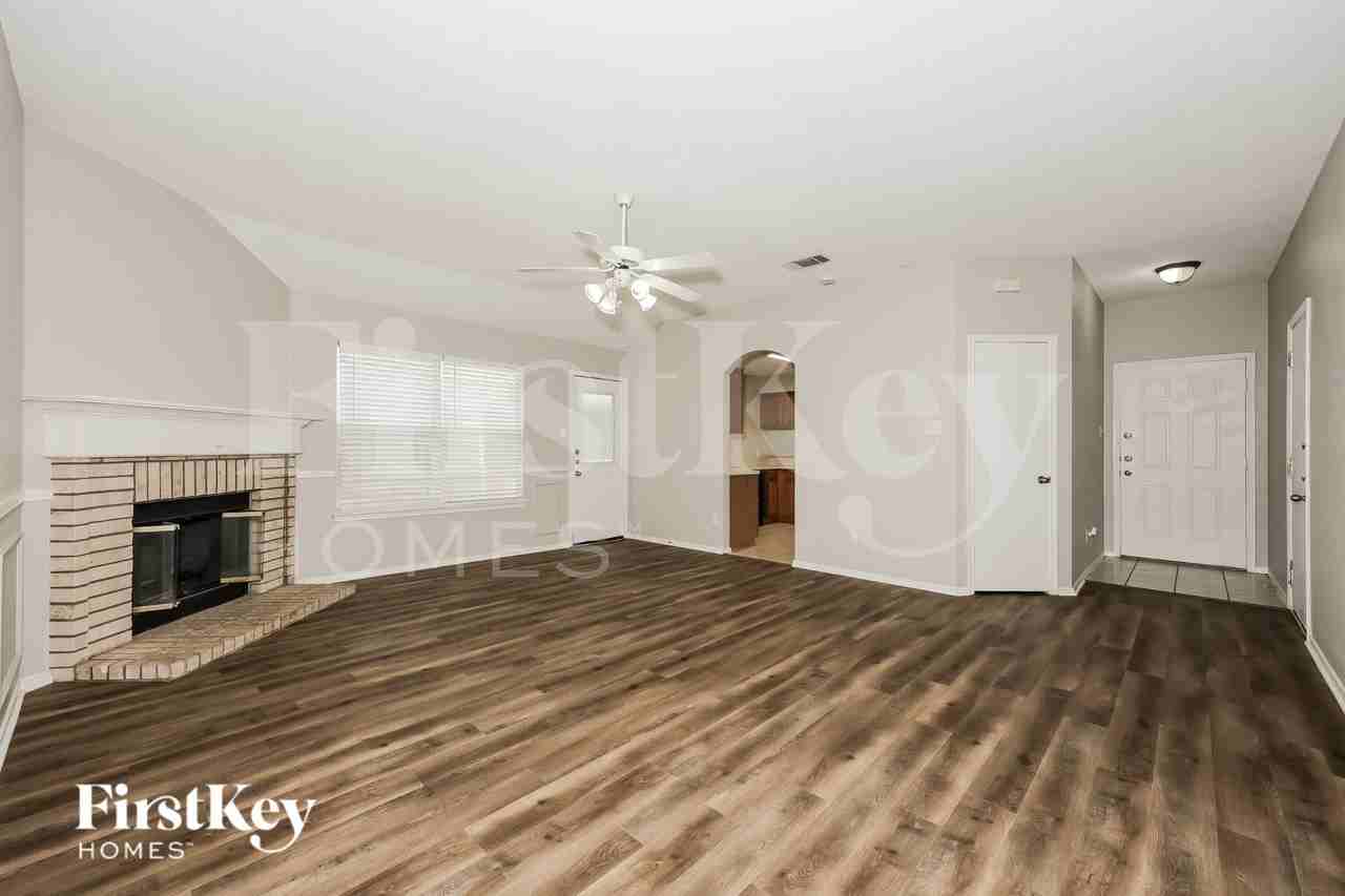 2529 Rivers Edge Dr - Photo 2 of 19