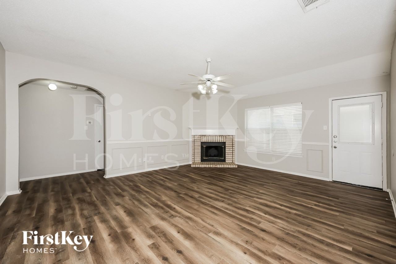2529 Rivers Edge Dr - Photo 3 of 19