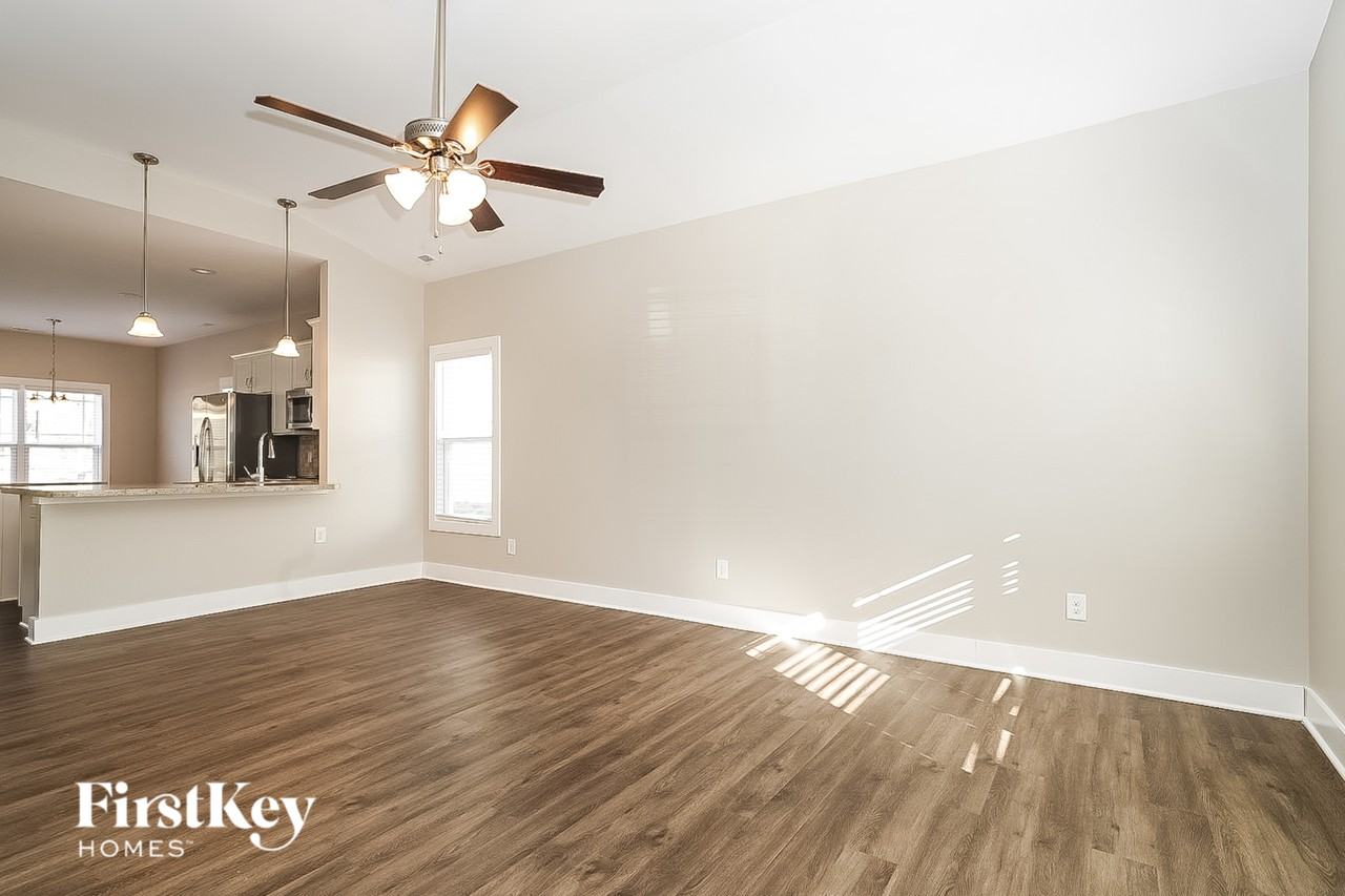 4727 Holders Rd - Photo 3 of 14
