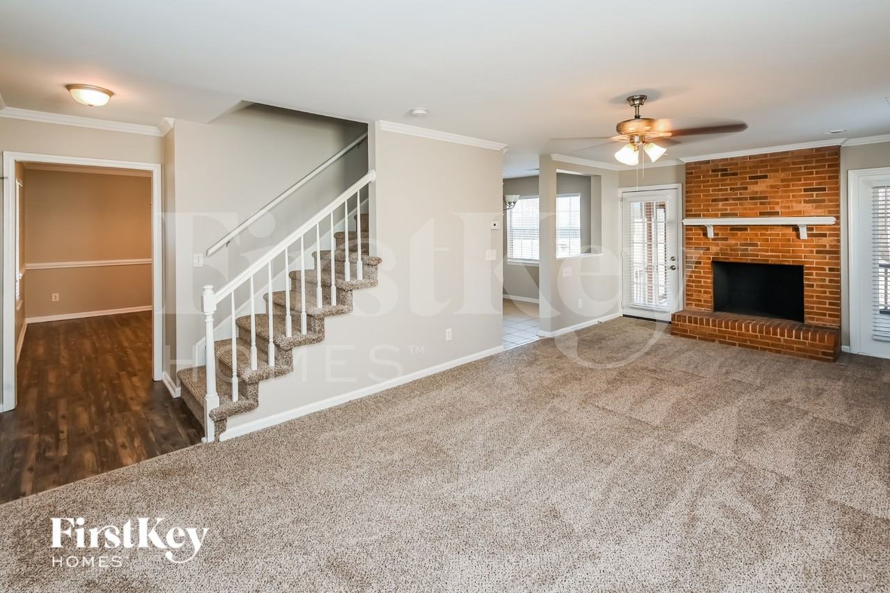 2101 Killarney Pl - Photo 3 of 15