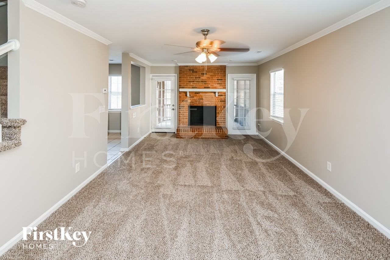 2101 Killarney Pl - Photo 4 of 15