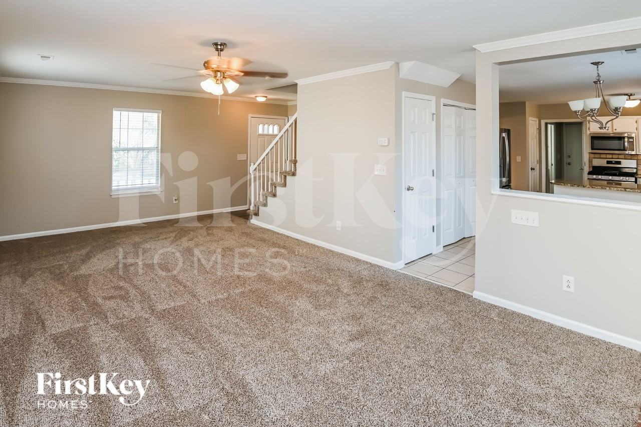 2101 Killarney Pl - Photo 5 of 15
