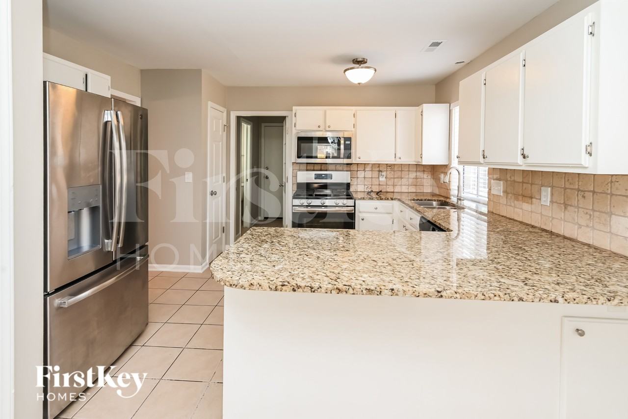 2101 Killarney Pl - Photo 6 of 15