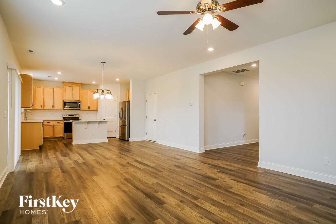 411 Windy Farm Dr - Photo 4 of 15