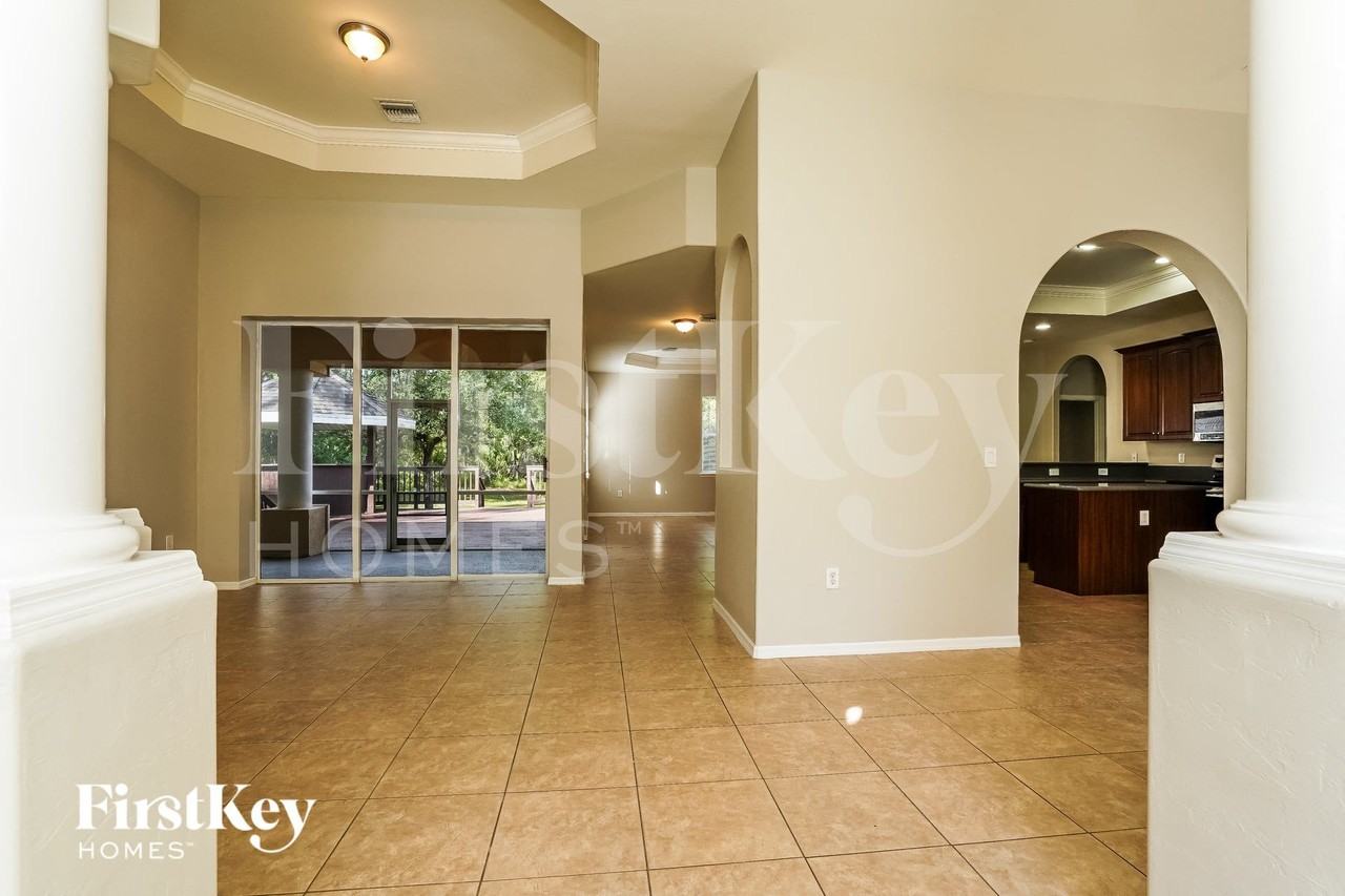 1005 Henry Ave - Photo 2 of 15