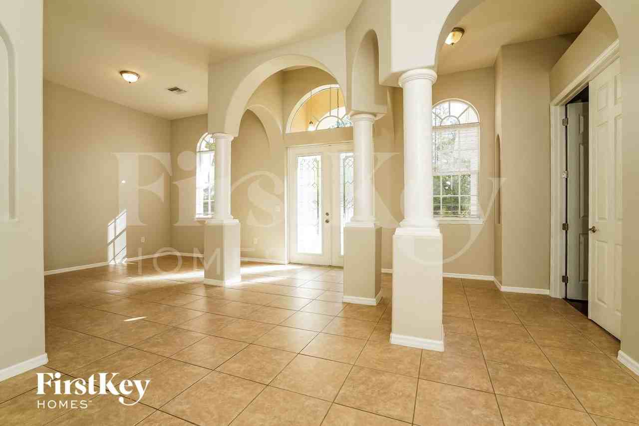 1005 Henry Ave - Photo 3 of 15