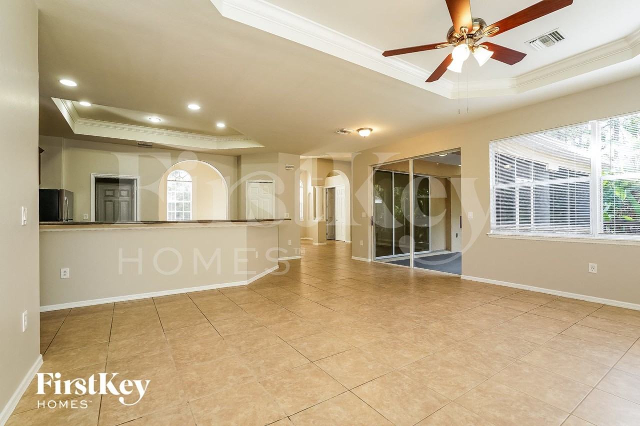 1005 Henry Ave - Photo 7 of 15
