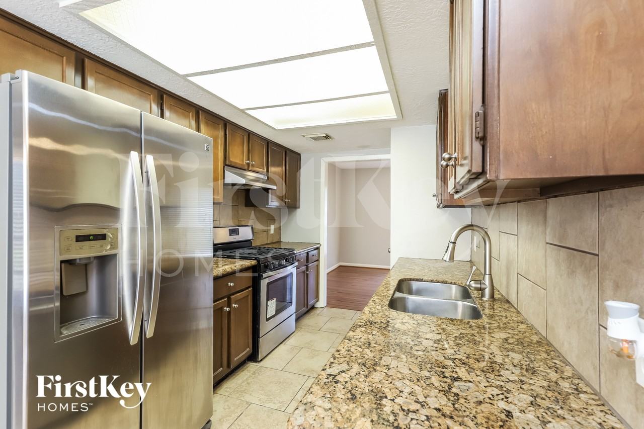 10715 Kirkvale Dr - Photo 6 of 15