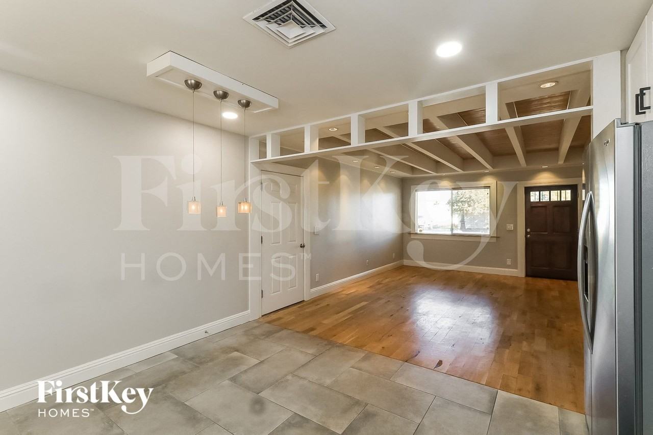 12210 N Escobar Way - Photo 5 of 15