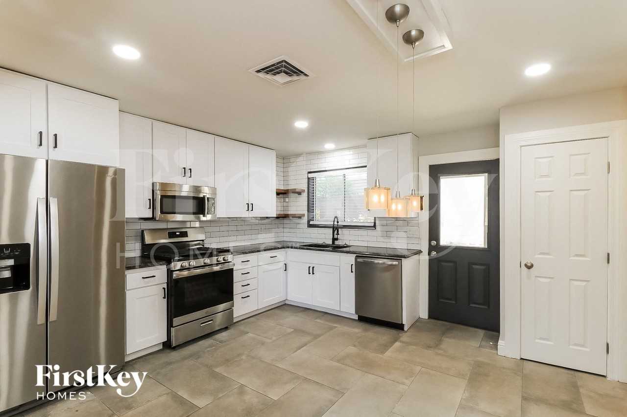 12210 N Escobar Way - Photo 6 of 15