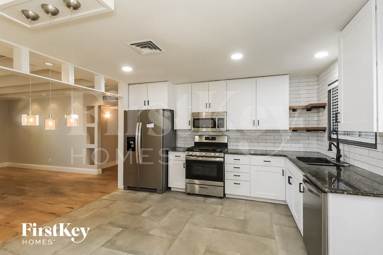 12210 N Escobar Way - Photo 7 of 15