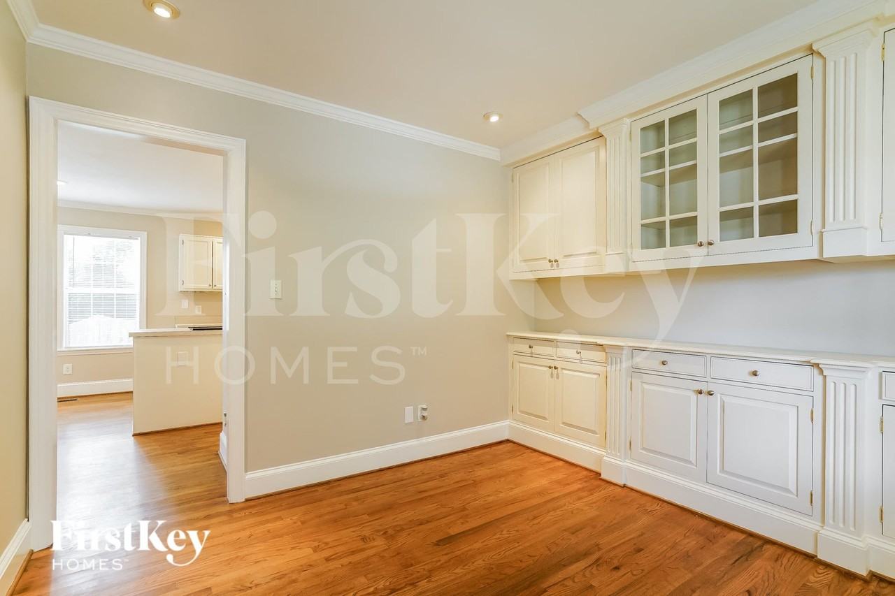 408 Indian Hill Rd - Photo 5 of 15