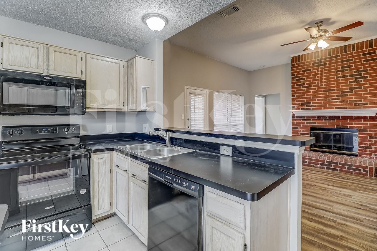 912 Winterbury Ct - Photo 7 of 16