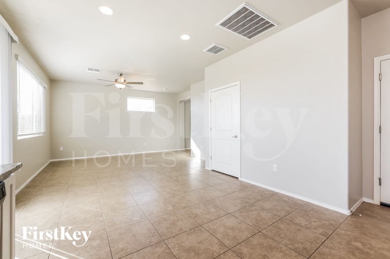 200 E Imperial Ct - Photo 4 of 16